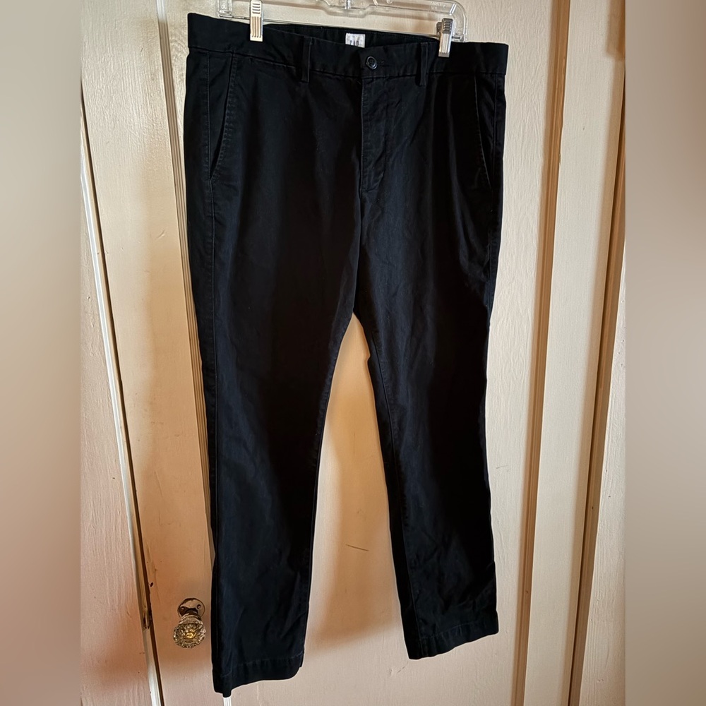GAP: Men's Black Pants (Slim Fit)